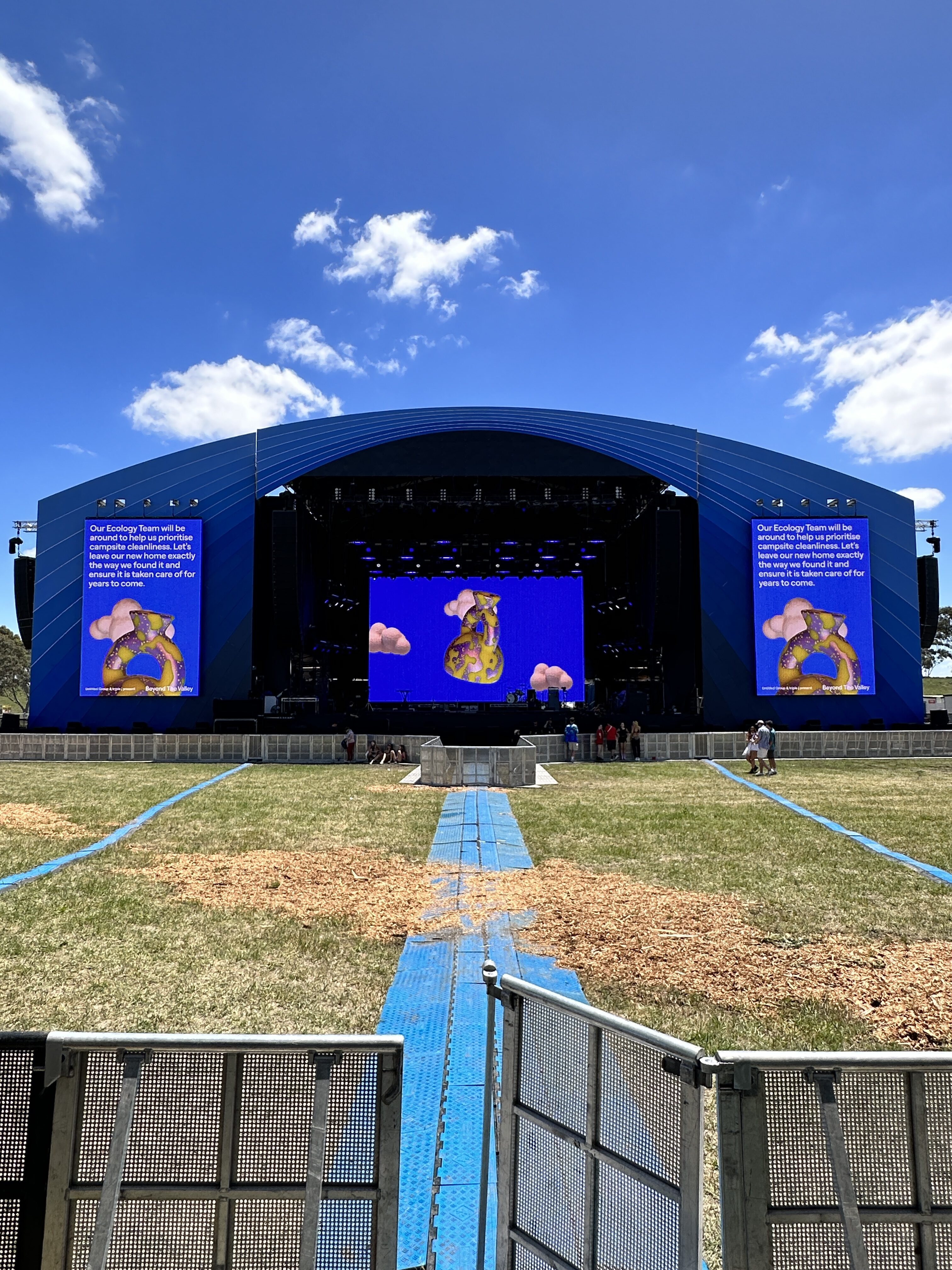 LED Screen Media Servers ROE CB5 WOOHAH Festival Dance Tent